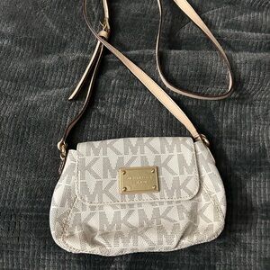 Beautiful Michael Kors crossbody